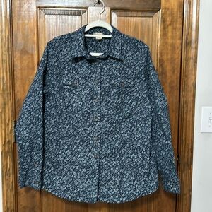 Duluth Trading Co Blue Floral Patterned Button Down Shirt